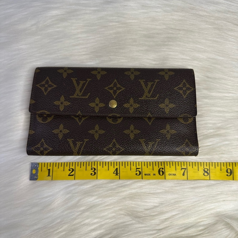 LOUIS VUITTON long passport wallet in monogram - Picture 15 of 17